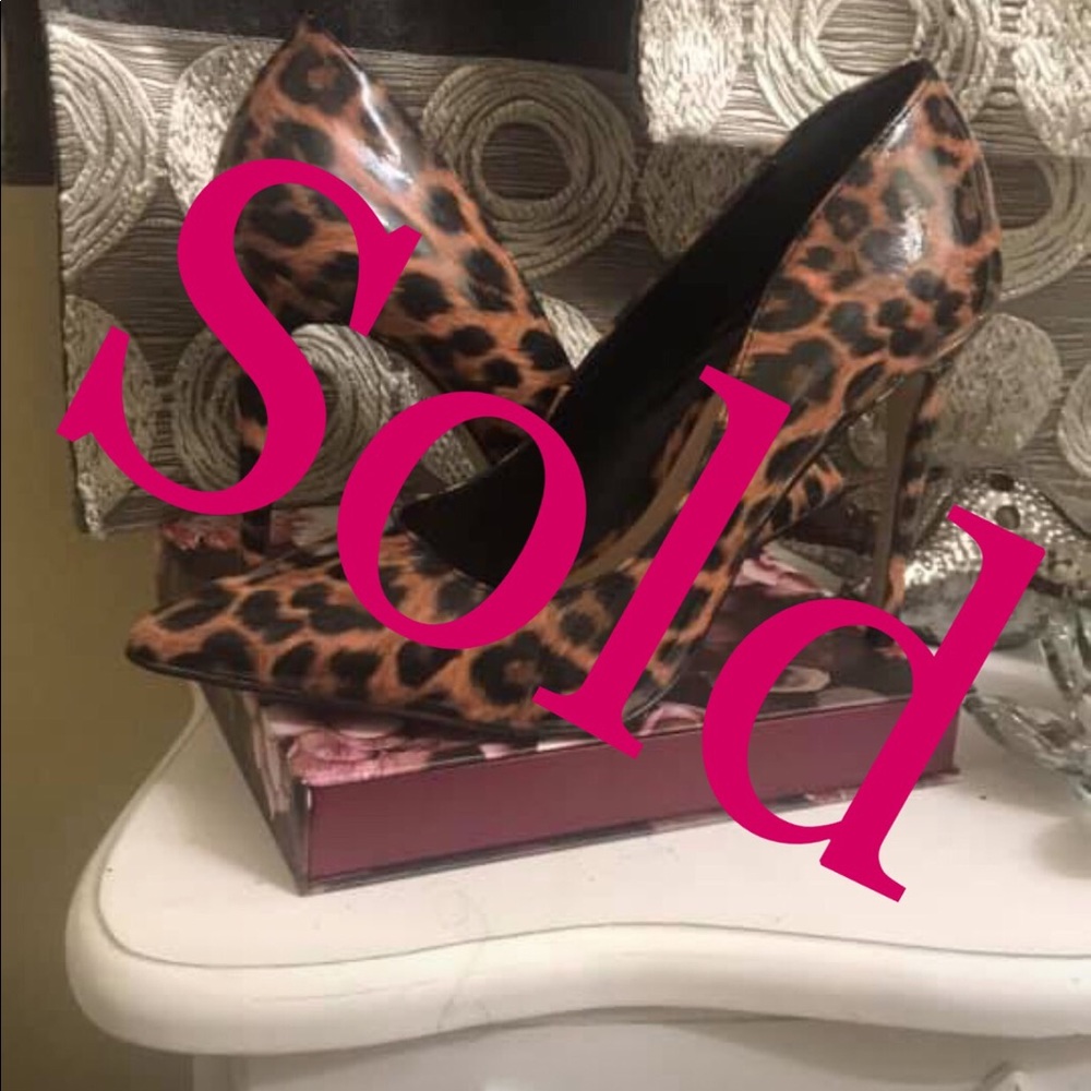 Patent leather Leopard pumps